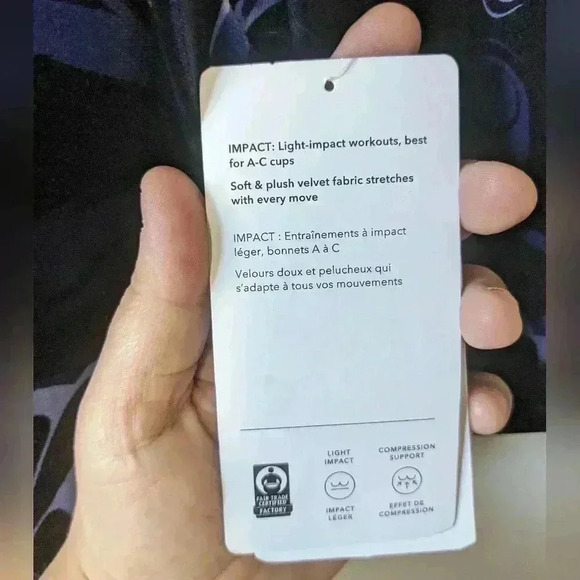 NWT ATHLETA Sport CROP top velvet texture size small support inside the shirt - Picture 10 of 15